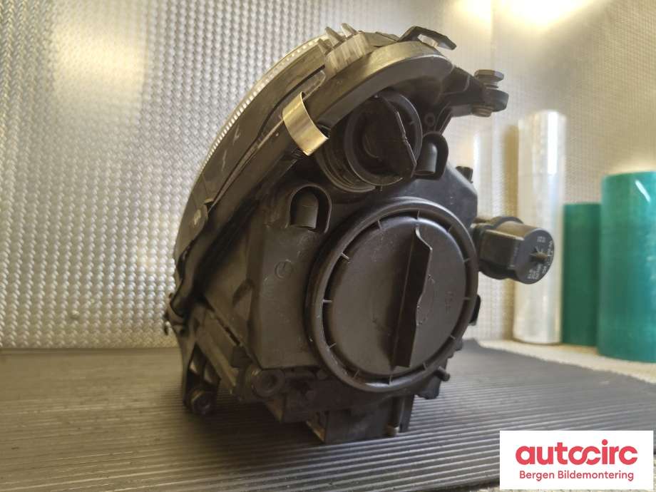 Frontlykt venstre xenon til Mercedes CLS 2004-2010 (C219) (C219) (MERCEDES|A 219 820 05 61|A 219 820 29 61|)