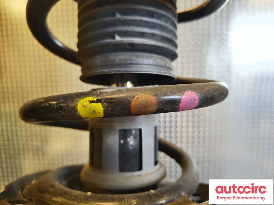 Diverse deler til VW ID.4 2020-->> (VOLKSWAGEN|1EA 413 032 P|1EA 413 032 AC|5Q0 411 105 DR)