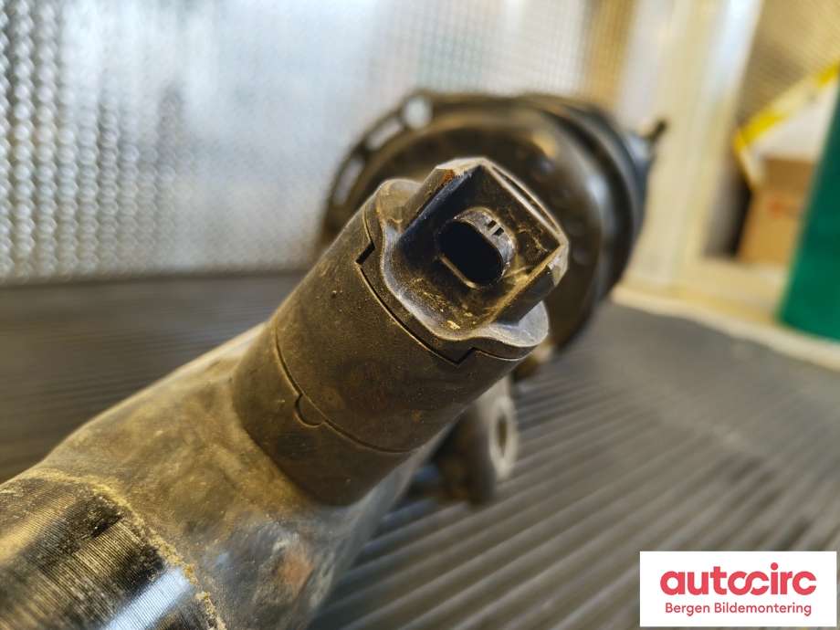 Diverse deler til VW ID.4 2020-->>  (VOLKSWAGEN|1EA 413 032 P|1EA 413 032 AC|5Q0 411 105 DR)