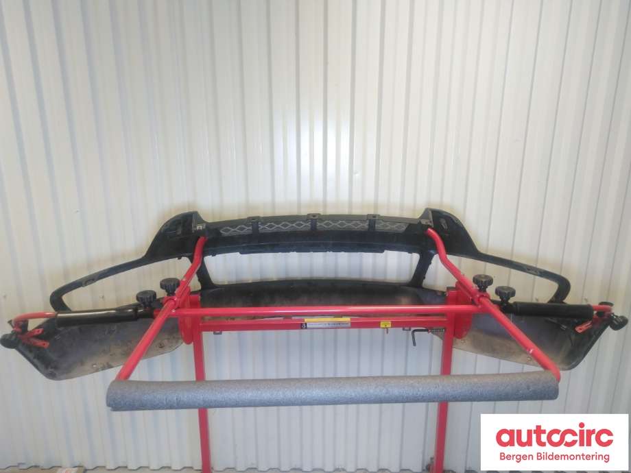 Støtfanger foran til VW Caddy 2004-2010 (Type III, Fase 1)  (VOLKSWAGEN|2K0 807 217|)