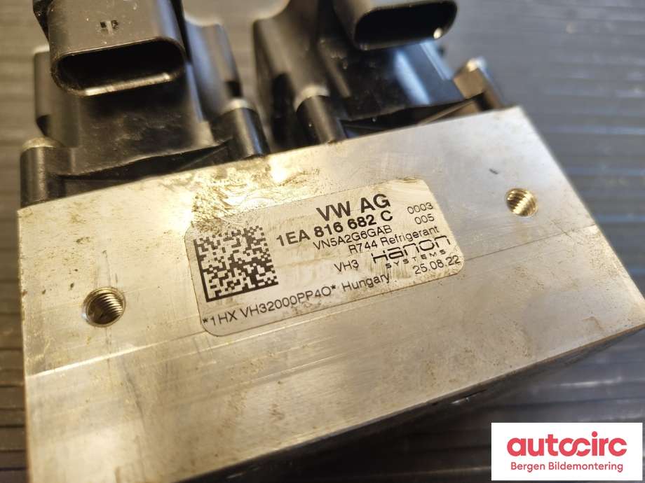 Diverse deler til VW ID.4 2020-->>  (VOLKSWAGEN|1EA 816 682 D|1EA 816 682 E|)
