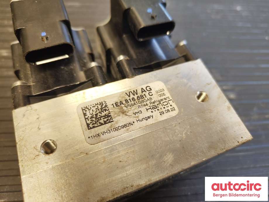 Diverse deler til VW ID.4 2020-->>  (VOLKSWAGEN|1EA 816 681 C|1EA 816 681 E|)