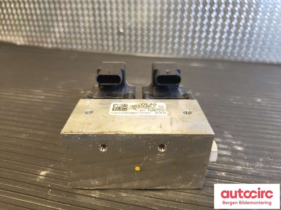 Diverse deler til VW ID.4 2020-->>  (VOLKSWAGEN|1EA 816 681 C|1EA 816 681 E|)