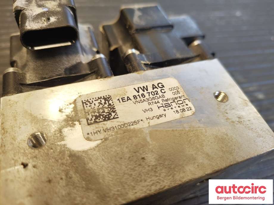 Diverse deler til VW ID.4 2020-->>  (VOLKSWAGEN|1EA 816 702 C|1EA 816 702 E|)