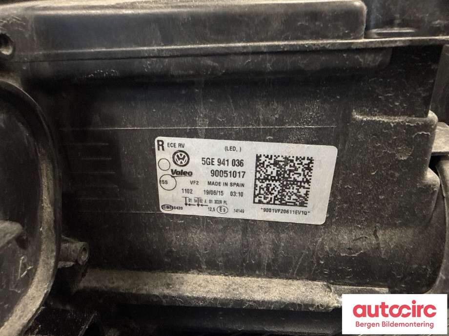 Frontlykt høyre halogen til VW e-Golf 2014-2017 (Fase 1) (VOLKSWAGEN|5GE 941 774|)