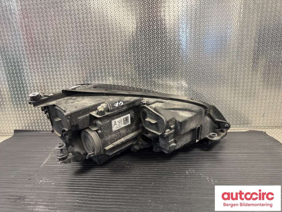 Frontlykt venstre halogen til VW e-Golf 2014-2017 (Fase 1) (VOLKSWAGEN|5GE 941 773|)