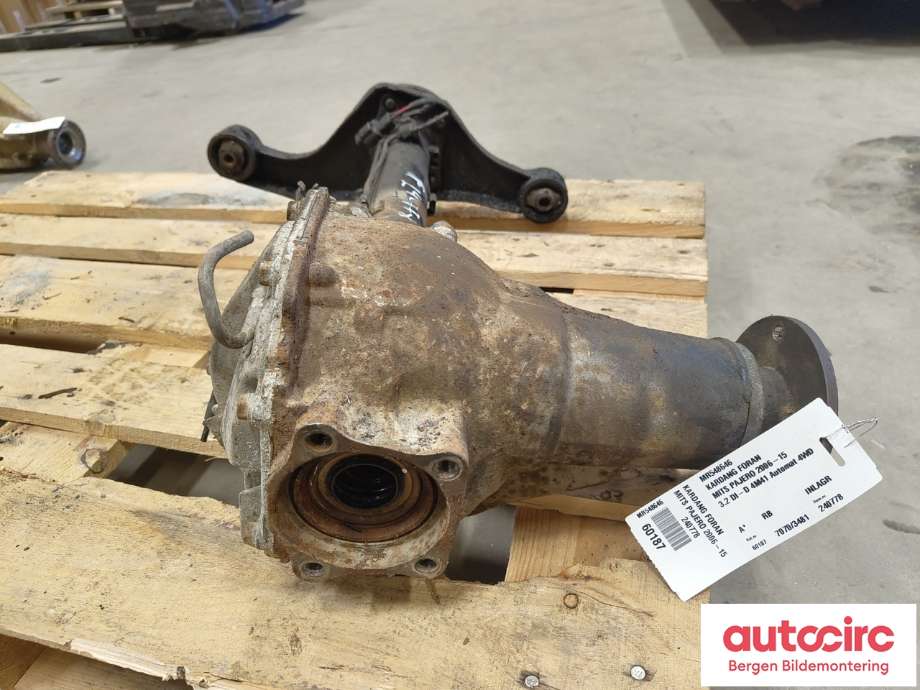 Kardang til Mitsubishi Pajero 2007-2016 (Type IV, Fase 1)  (MITSUBISHI|MR548646|)