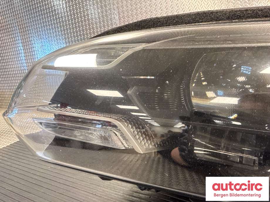 Frontlykt venstre halogen til Porsche Taycan 2019-->> (PORSCHE|9J1 941 113 H|9J1 941 113 F|)