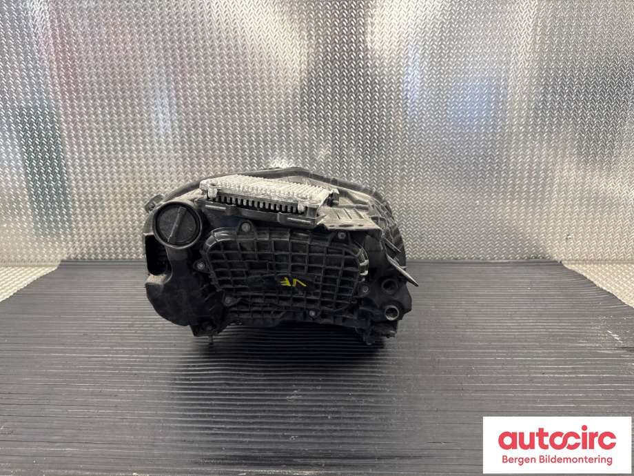 Frontlykt venstre halogen til Porsche Taycan 2019-->> (PORSCHE|9J1 941 113 H|9J1 941 113 F|)