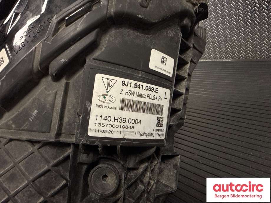 Frontlykt venstre halogen til Porsche Taycan 2019-->> (PORSCHE|9J1 941 113 H|9J1 941 113 F|)