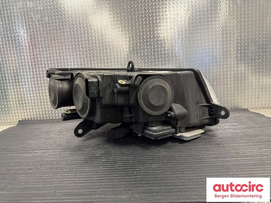 Frontlykt venstre halogen til Škoda Superb 2008-2015 (Type II)  (SKODA|3T1 941 017 E|)