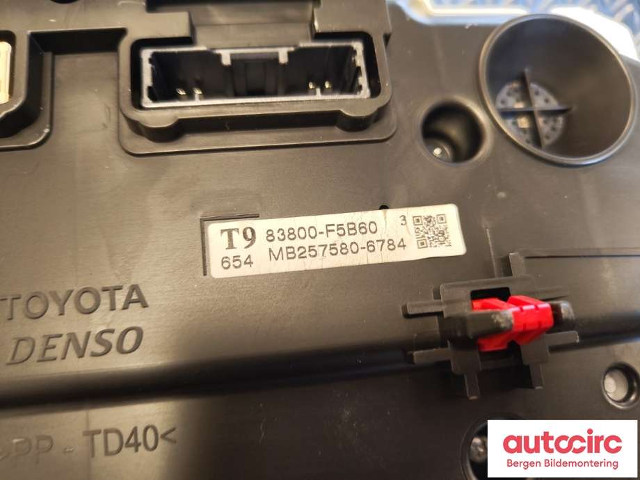 Instrumentpanel til Toyota Yaris Cross (SUV) 2021-->>  (TOYOTA|83800F5B60|)