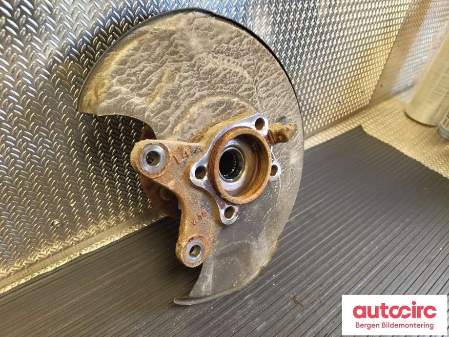 Hjulspindel venstre bak til Toyota Yaris Cross (SUV) 2021-->>  (TOYOTA|4245452040|)