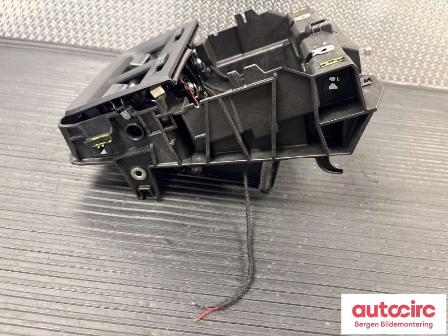 Dashbord friskluftdyse til Porsche Macan 2014-->> (95B) (95B) (PORSCHE|95C 819 111 E|)