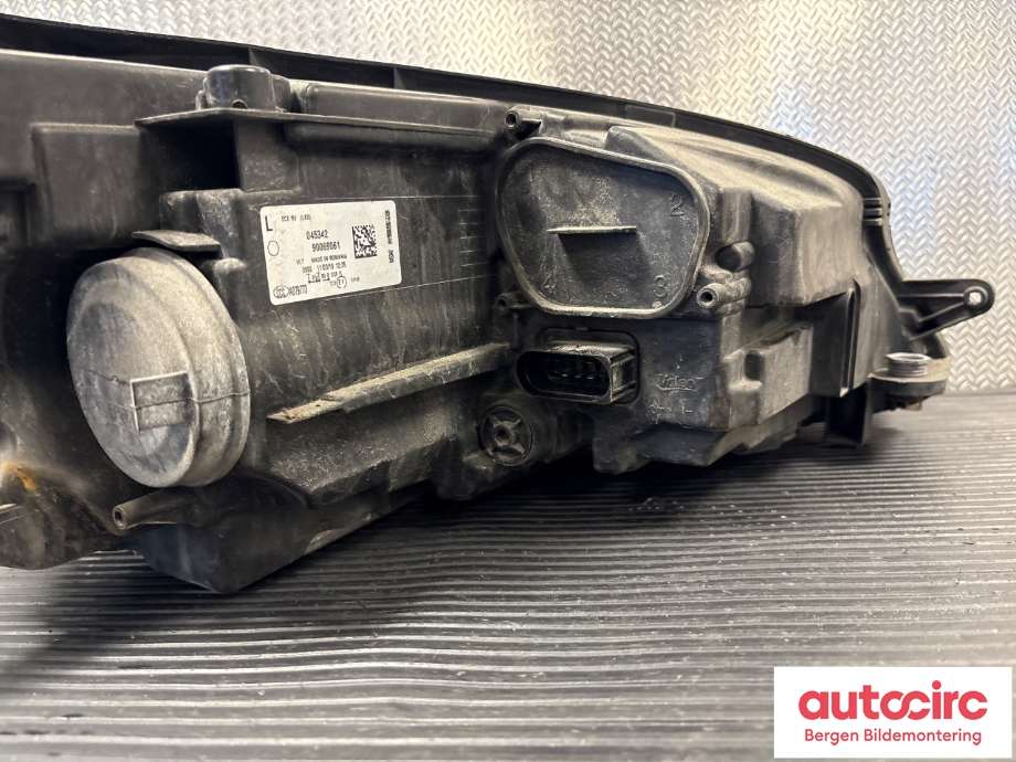 Frontlykt venstre halogen til VW e-Golf 2014-2017 (Fase 1) (VOLKSWAGEN|5GE 941 773|)