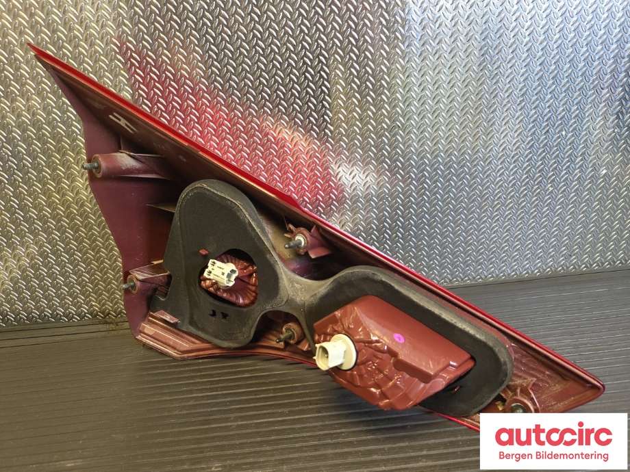Baklykt høyre indre til Toyota RAV4 2013-2015 (Type IV, Fase 1) (TOYOTA|8158142050|)