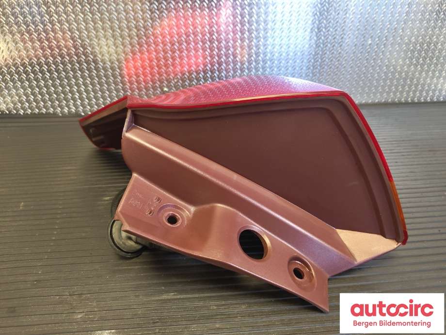 Baklykt høyre til Toyota RAV4 2013-2015 (Type IV, Fase 1)  (TOYOTA|8155142171|)
