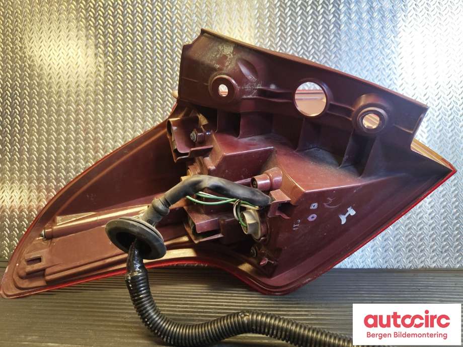 Baklykt høyre til Toyota RAV4 2013-2015 (Type IV, Fase 1)  (TOYOTA|8155142171|)
