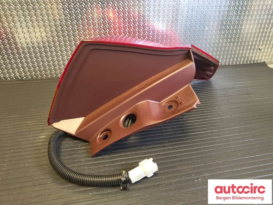 Baklykt venstre til Toyota RAV4 2013-2015 (Type IV, Fase 1) (TOYOTA|8156142171|)