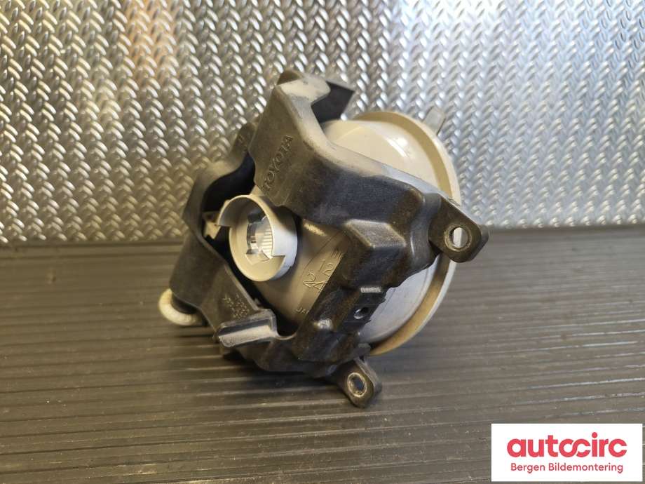 Tåkelykt høyre foran til Toyota RAV4 2013-2015 (Type IV, Fase 1) (TOYOTA|8121060180|8121060200|)