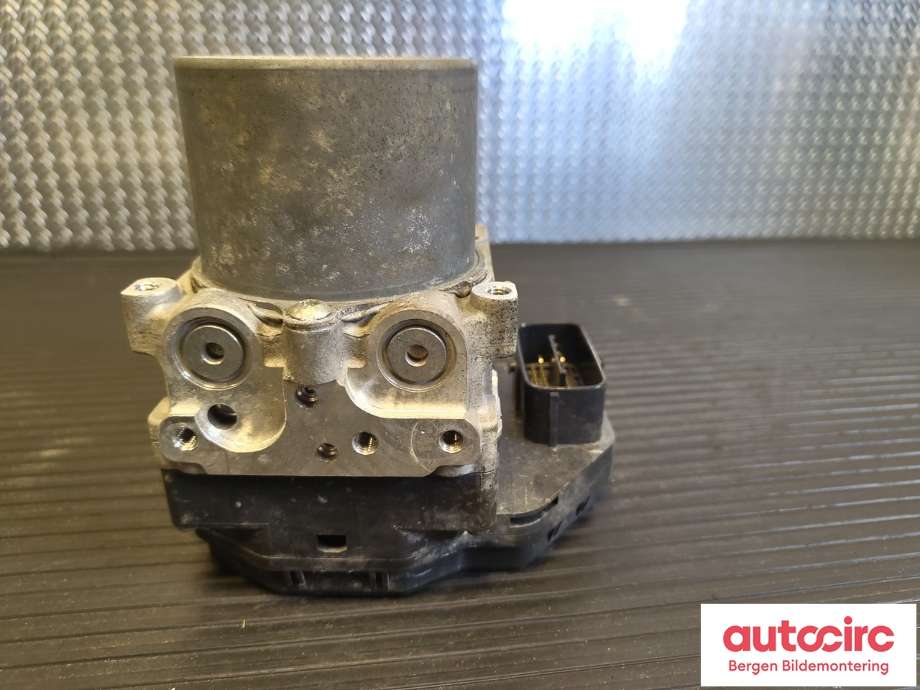 ABS sentral til Toyota RAV4 2013-2015 (Type IV, Fase 1)  (TOYOTA|4405042702|)