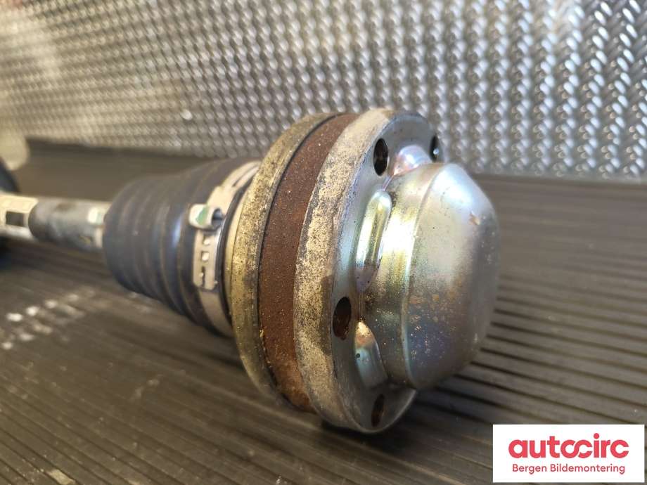 Drivaksel venstre foran til VW Caddy 2015-2020 (Type III, Fase 3)  (VOLKSWAGEN|3AA 407 271|)