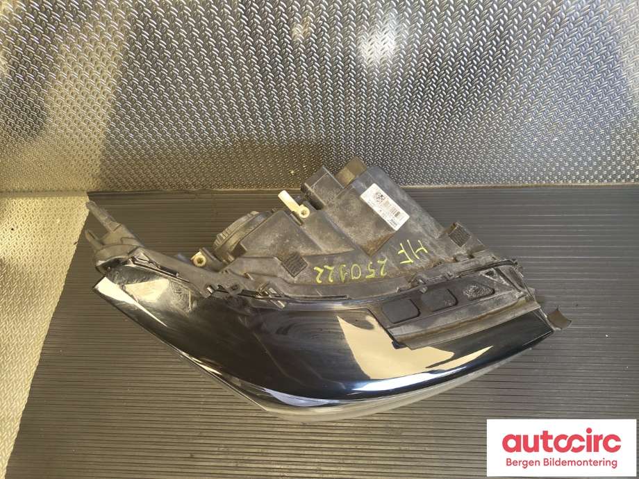 Frontlykt høyre halogen til BMW i3 2013-2022  (BMW|63117295670|)
