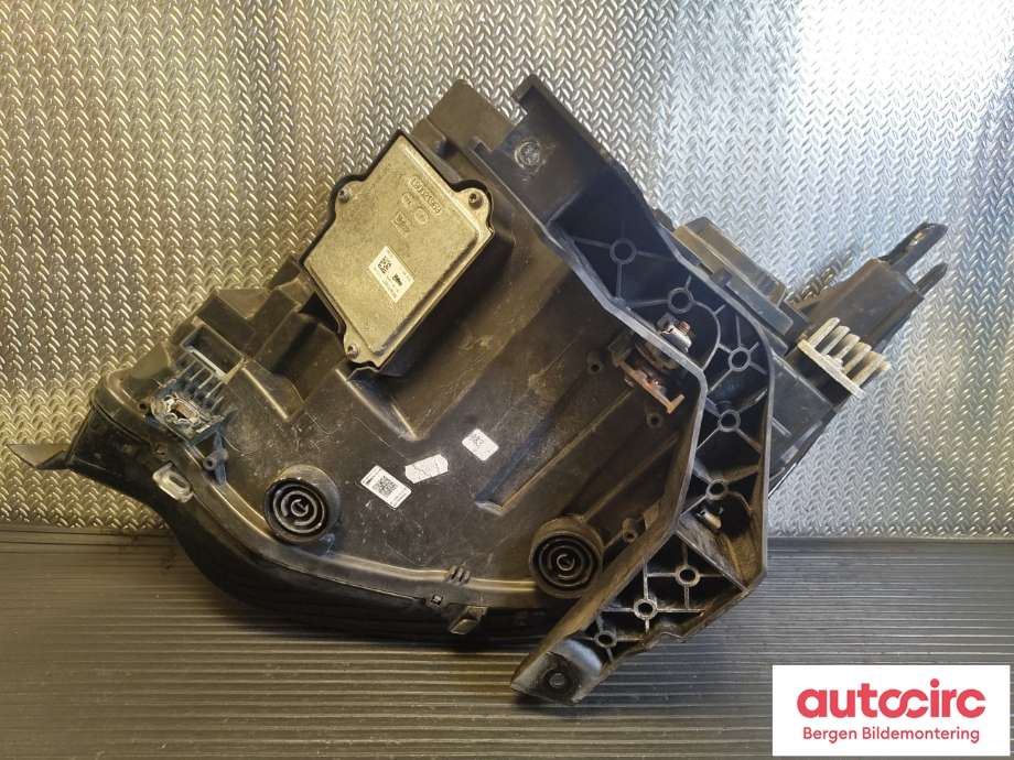 Frontlykt høyre halogen til BMW i3 2013-2022  (BMW|63117295670|)