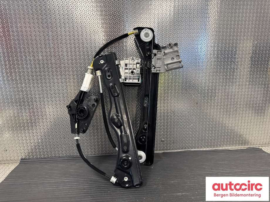 Ruteheis til Tesla Model Y 2021-2024 (Type I) (TESLA|1526802-00-E|)