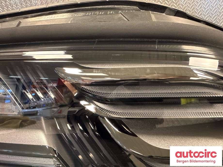 Frontlykt høyre halogen til Porsche Macan 2014-->> (95B) (95B) (PORSCHE|95C 941 020|)