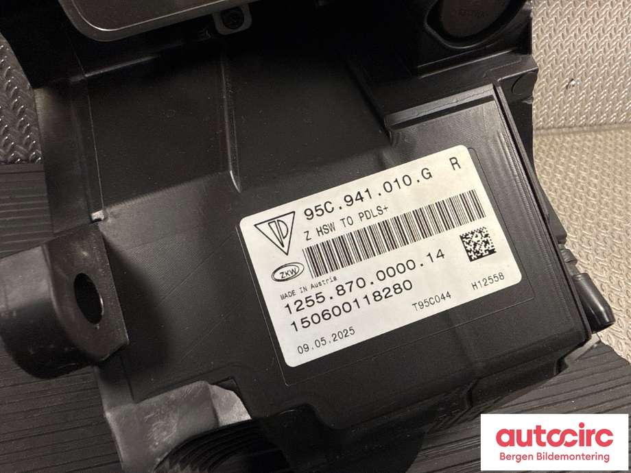 Frontlykt høyre halogen til Porsche Macan 2014-->> (95B) (95B) (PORSCHE|95C 941 020|)