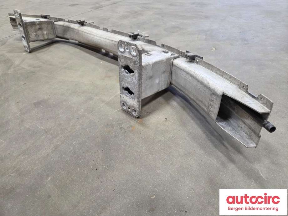 Støtfangerforsterkning foran til BMW 5-Serie 2003-2010 (E60/E61) (E60/E61) (BMW|51 11 7 148 586|)