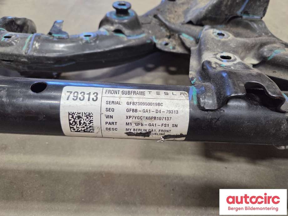 Diverse deler til Tesla Model Y 2021-2024 (Type I)  (TESLA|1044531-01-B|)