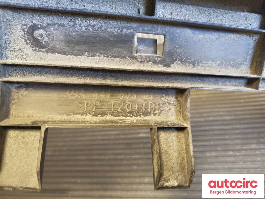 Diverse deler til Mercedes Vito 2014-->> (W447) (W447) (MERCEDES|A 447 505 01 30|)