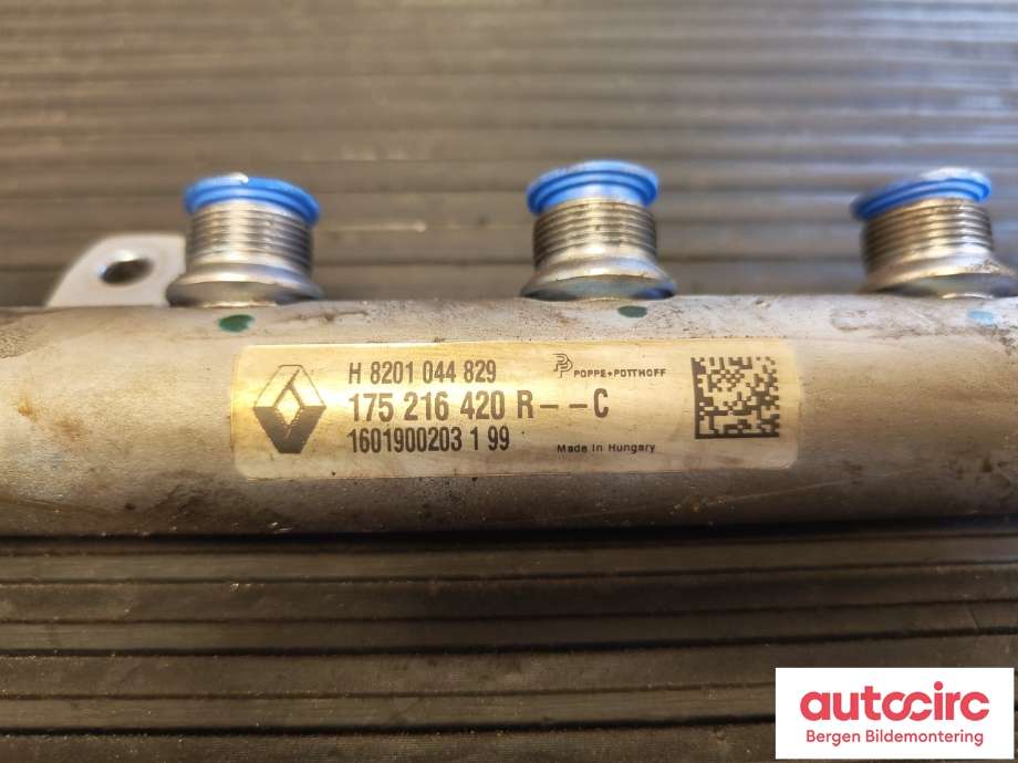 Dyseskinne (fuelrail) til Mercedes Vito 2014-->> (W447) (W447) (MERCEDES|A 626 070 00 95|)