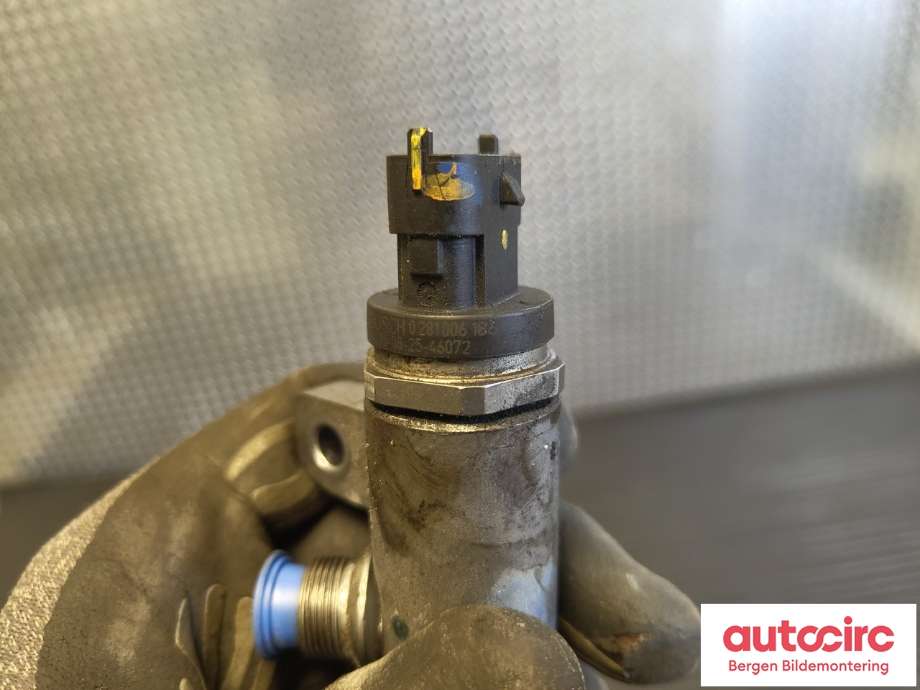 Dyseskinne (fuelrail) til Mercedes Vito 2014-->> (W447) (W447) (MERCEDES|A 626 070 00 95|)