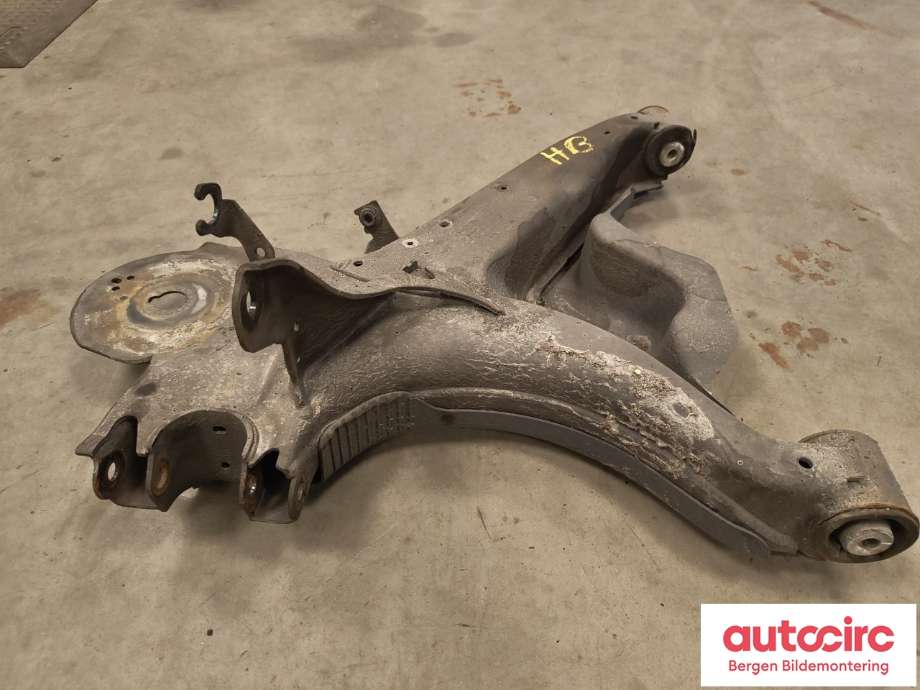 Bærebru høyre bak til Mercedes Vito 2014-->> (W447) (W447) (MERCEDES|A 447 350 50 00|)