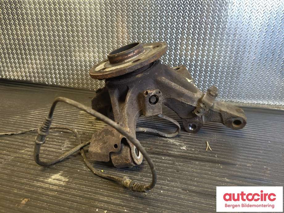 Hjulspindel venstre foran til Mercedes Vito 2014-->> (W447) (W447) (MERCEDES|A 447 330 00 20|)