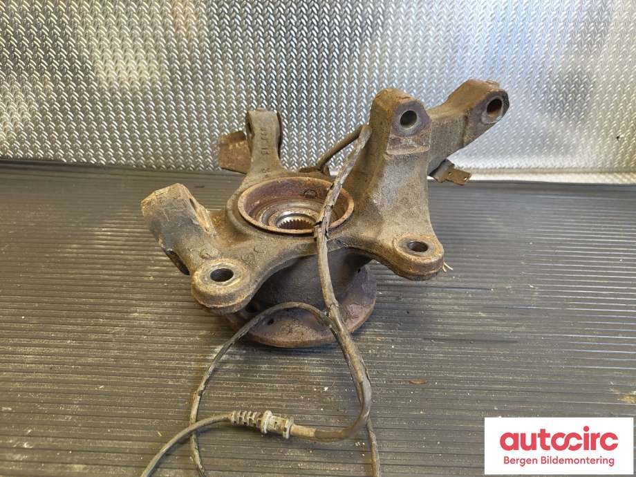 Hjulspindel venstre foran til Mercedes Vito 2014-->> (W447) (W447) (MERCEDES|A 447 330 00 20|)