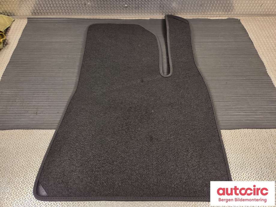 Innredning diverse til Tesla Model Y 2021-2024 (Type I)  (TESLA|1516554-00-A|)