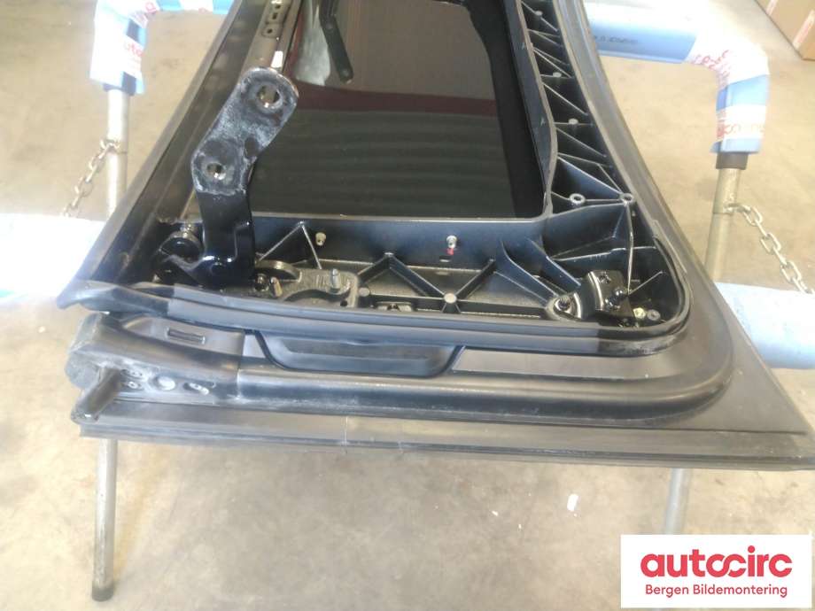 Siderute høyre bak til Tesla Model X 2016-->> (TESLA|1028769-00-L|1034903-00-M|)