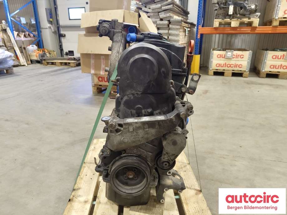 Motor diesel til VW Transporter / Caravelle 2003-2009 (Fase 1) (T5) (T5) (VOLKSWAGEN|03G 100 098 KX|)