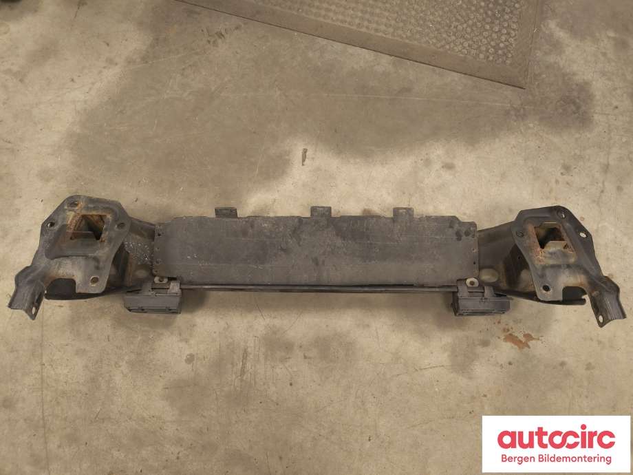 Støtfangerforsterkning foran til VW Transporter / Caravelle 2003-2009 (Fase 1) (T5) (T5) (VOLKSWAGEN|7H0 807 109 B|7E0 807 109 B|)