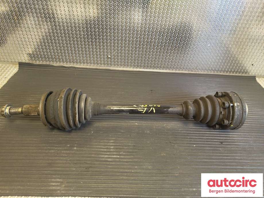 Drivaksel venstre foran til VW Transporter / Caravelle 2003-2009 (Fase 1) (T5) (T5) (VOLKSWAGEN|7E0 407 271 N|7E0 407 271 AA|)