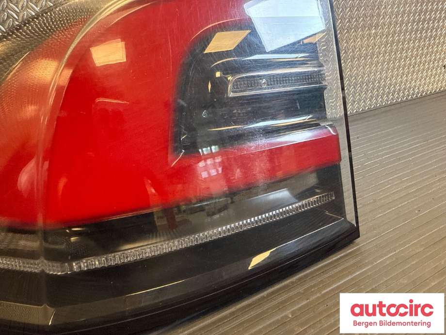 Baklykt venstre til Tesla Model X 2016-->>  (TESLA|1034334-99-B|)