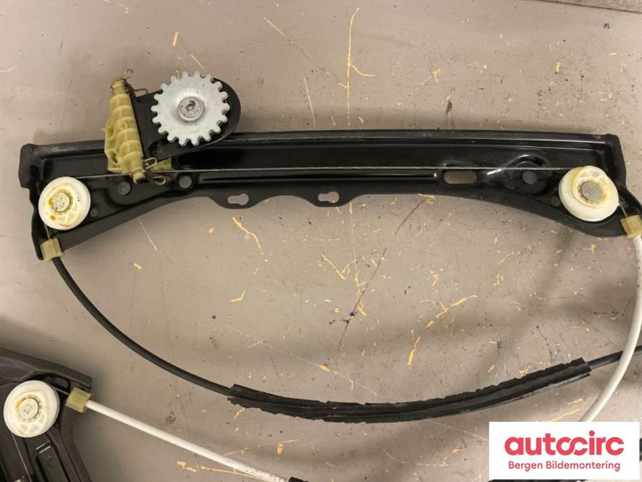 Ruteheis venstre til BMW 4-Serie 2013-2020 (F32/F33/F36) (F32/F33/F36) (BMW|51 33 7 352 747|)