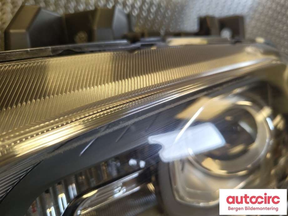 Frontlykt venstre halogen til Hyundai Kona 2017-2021 (Type I, Fase 1)  (HYUNDAI|92101J9100|)