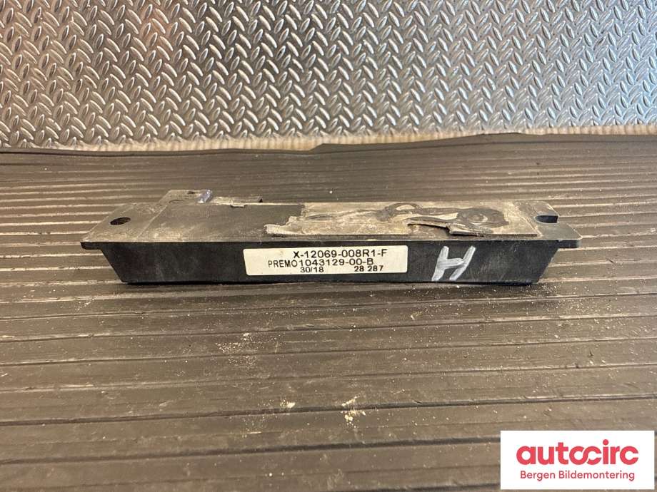 Styreenhet nøkkelfri/keyless til Tesla Model X 2016-->>  (TESLA|1043129-00-B|)