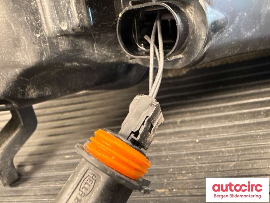 Frontlykt venstre halogen til Peugeot 308 2013-2021 (Type II) (PEUGEOT|98 183 416 80|)
