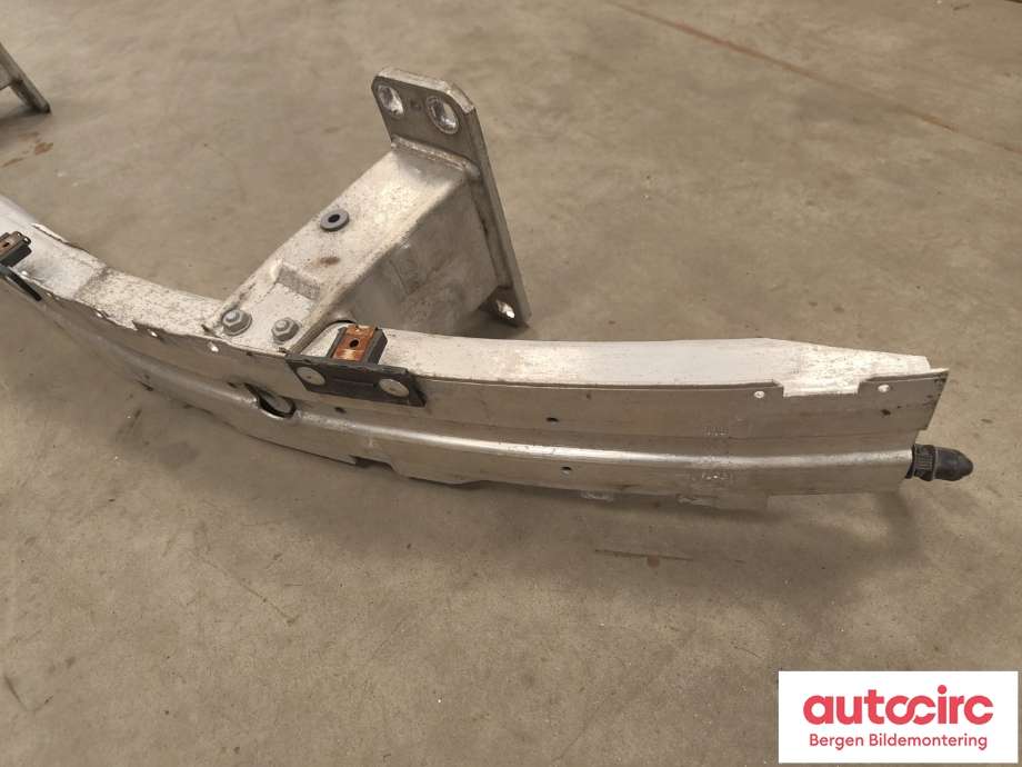 Støtfangerforsterkning foran til BMW 5-Serie 2003-2010 (E60/E61) (E60/E61) (BMW|51 11 7 148 586|)
